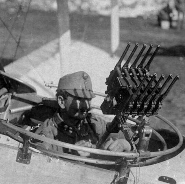 1915-10-mauser-c96-pistols-for-defence-of-austro-hungarian-v0-mgxo77ppdj8g1.webp.5e362f3dcc43e468190adee7305eb31d.webp