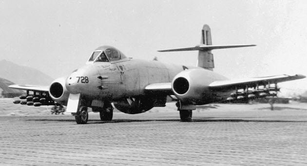 glostermeteor-24.jpg.3a19bc776a7b1d7a4bc6b219dc025340.jpg.92f9358fe25d95e54e4362e29fa0eff7.jpg